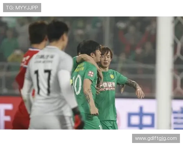 李磊 200 战获纪念球衣 与张稀哲 400 战传奇合影致敬队史(1)